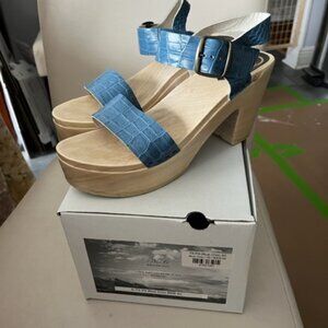 No.6 Store - New Blue Croc  Clog Sandals- Size Eur 42-  Super comfortable.